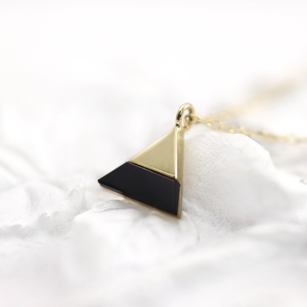 K10YG トライアングル オニキスネックレス_11