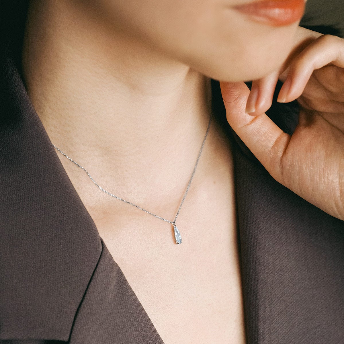 K10WG スカイブルートパーズ ティアドロップ 一粒ネックレス 11月誕生石_04