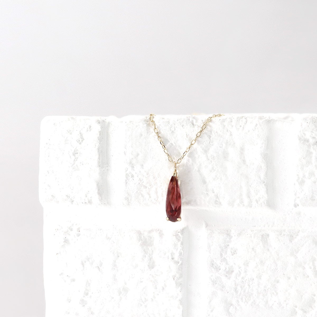 K10YG ティアドロップ 一粒 ガーネットネックレス_03