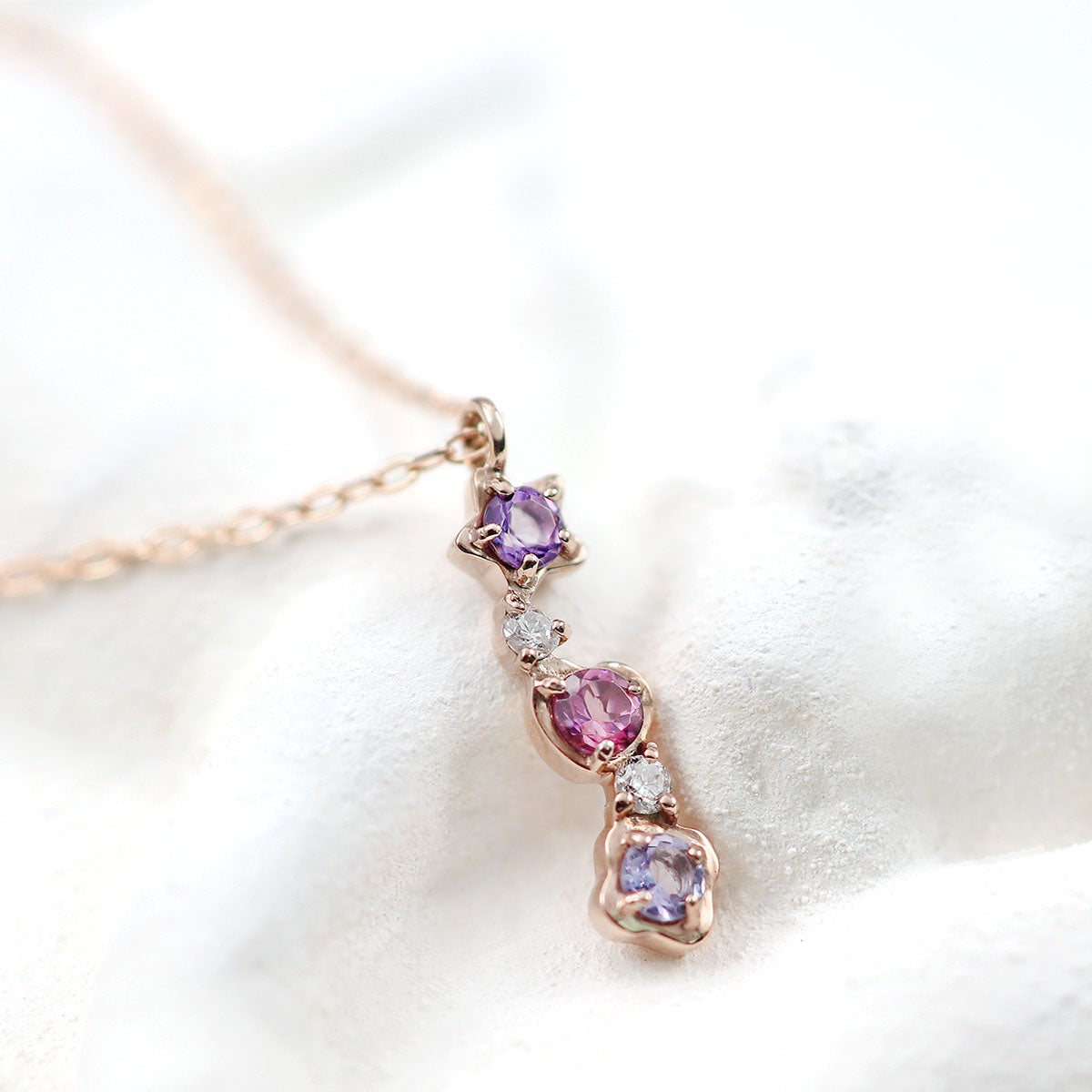 K10PG ダイヤモンド＆アメジスト＆ロードライトガーネット＆アイオライト ネックレス_03