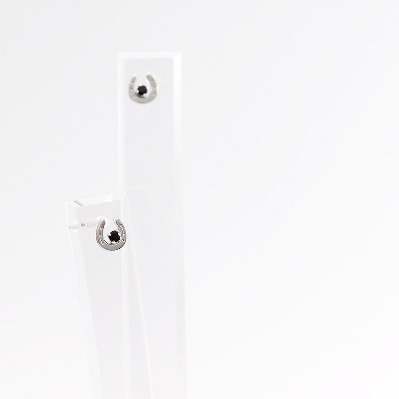 K10WG オニキス 馬蹄（ホースシュー）ピアス_04