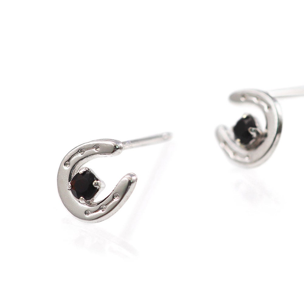 K10WG オニキス 馬蹄（ホースシュー）ピアス_09