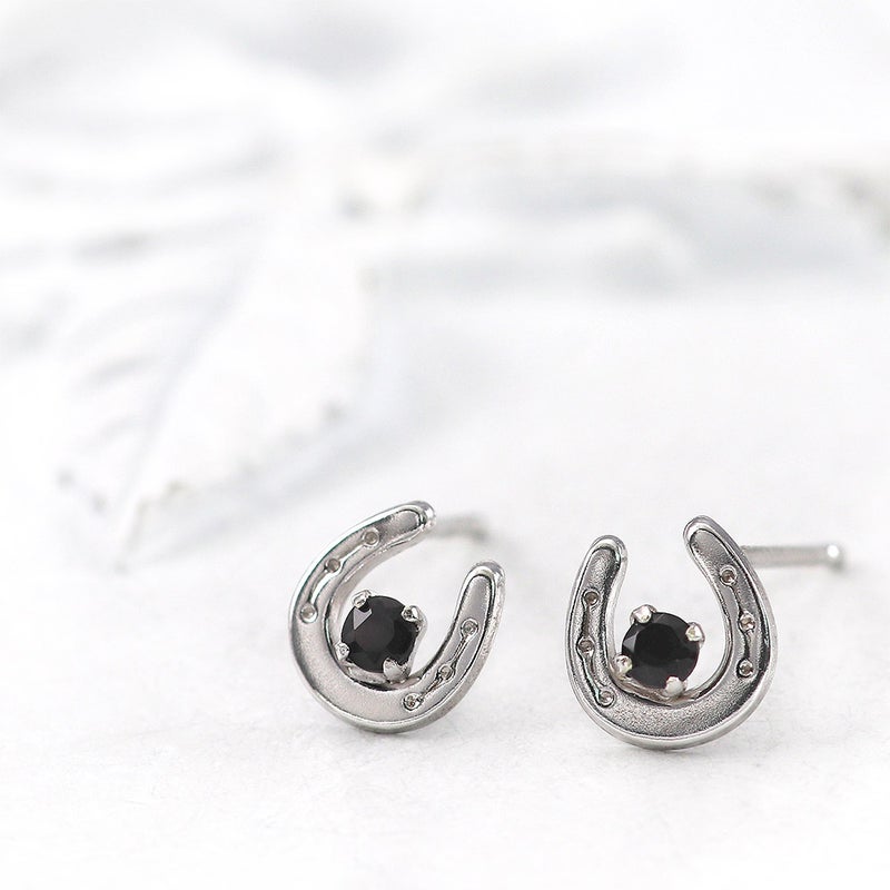 K10WG オニキス 馬蹄（ホースシュー）ピアス_10
