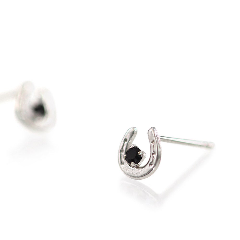 K10WG オニキス 馬蹄（ホースシュー）ピアス_11