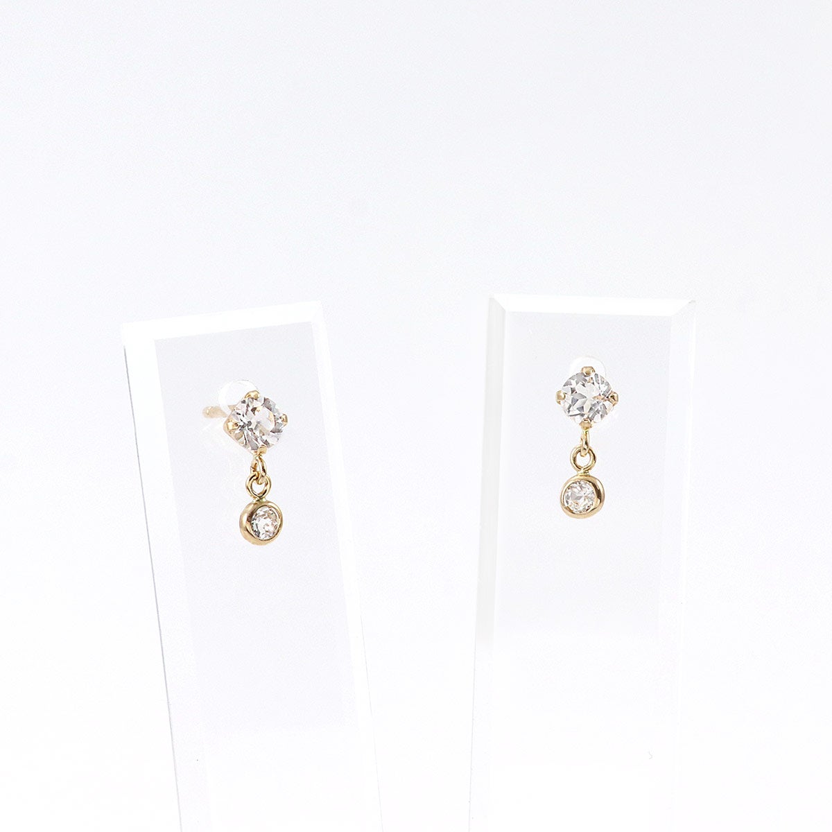 K10YG ホワイトトパーズ ピアス 11月 誕生石_02