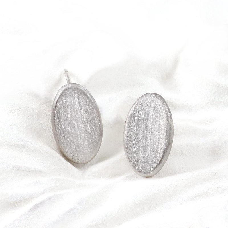 K10WG 楕円モチーフ ピアス_02