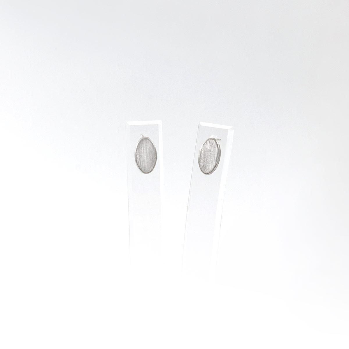 K10WG 楕円モチーフ ピアス_10