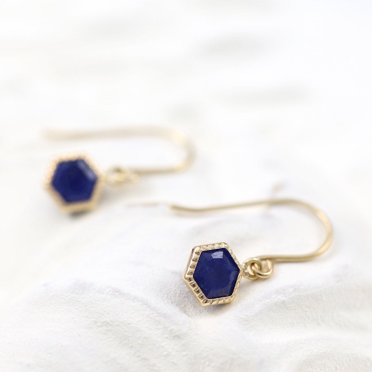 K10YG ラピスラズリ 六角形フックピアス_04
