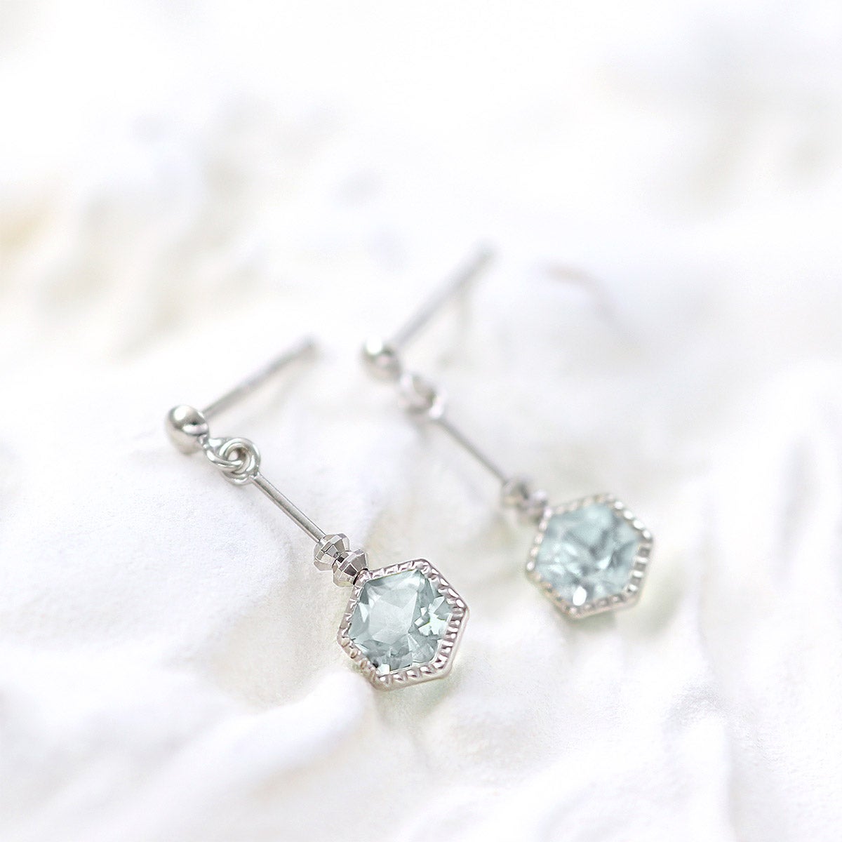 K10WG スカイブルートパーズ 六角形ピアス 11月 誕生石_02