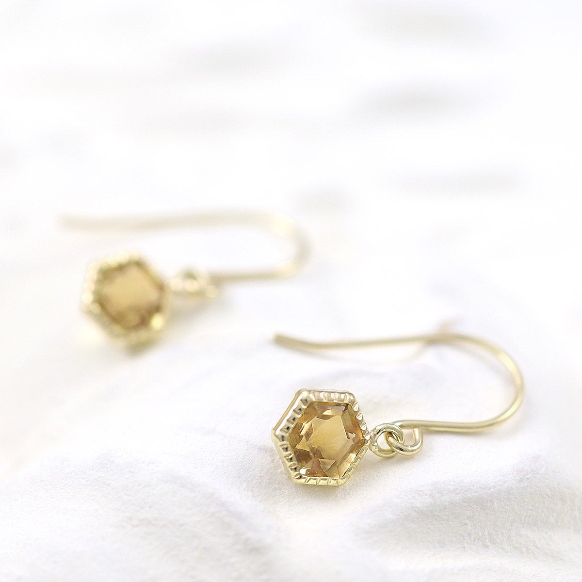 K10YG シトリン 六角形フックピアス 11月の誕生石_04
