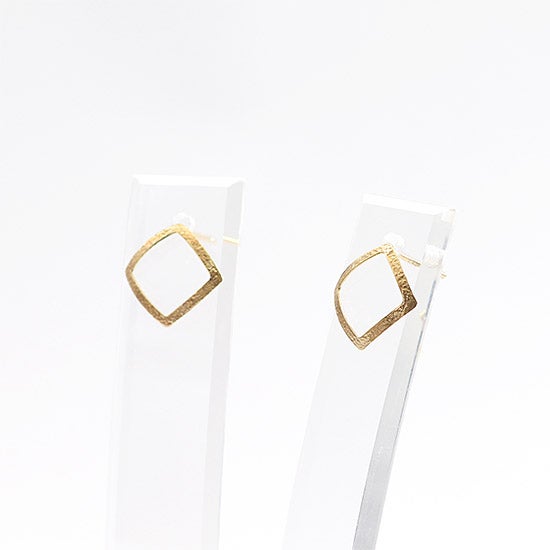 K10YG 菱形モチーフ ピアス_03