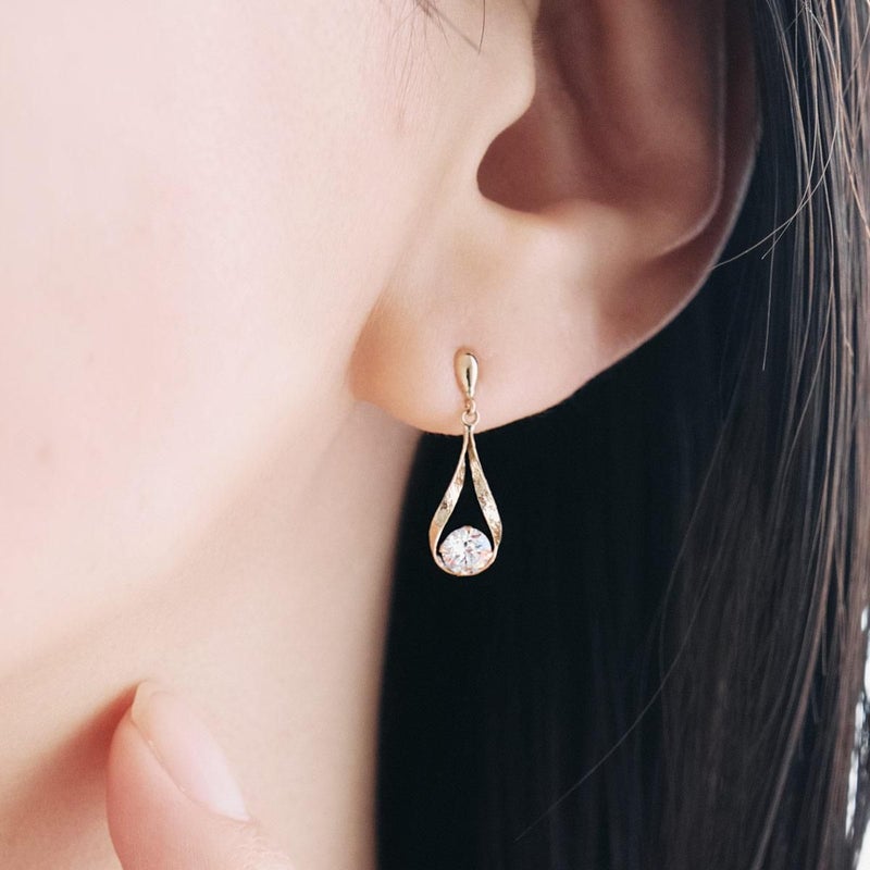 K10YG 雫モチーフ ミスティックキュービックジルコニアピアス_04