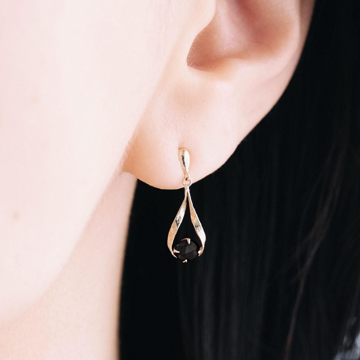 K10YG 雫モチーフ オニキスピアス_04