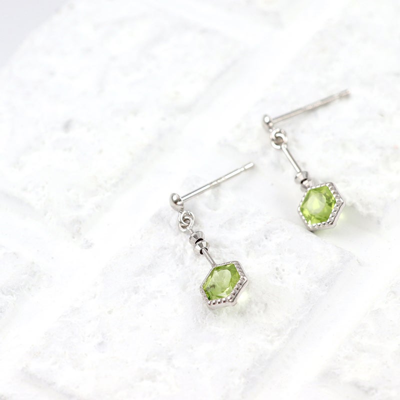 K10WG ペリドット 六角形ピアス_04