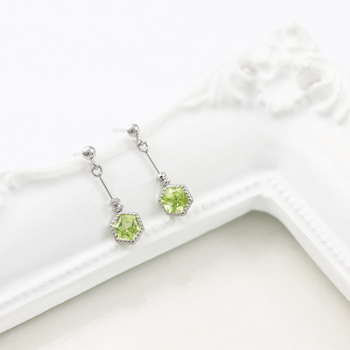 K10WG ペリドット 六角形ピアス_09