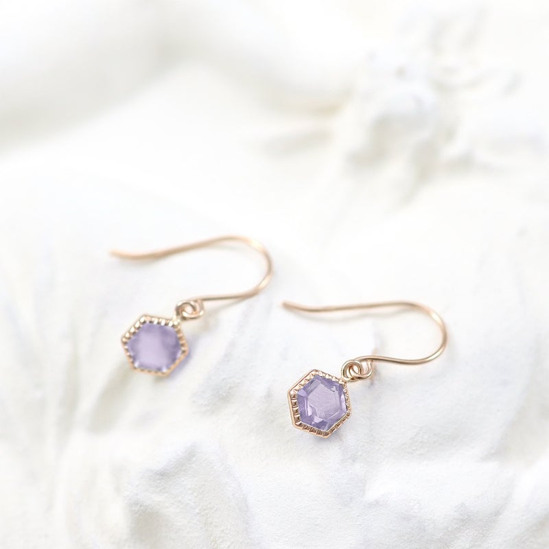 K10PG ライトアメジスト 六角形フックピアス_02