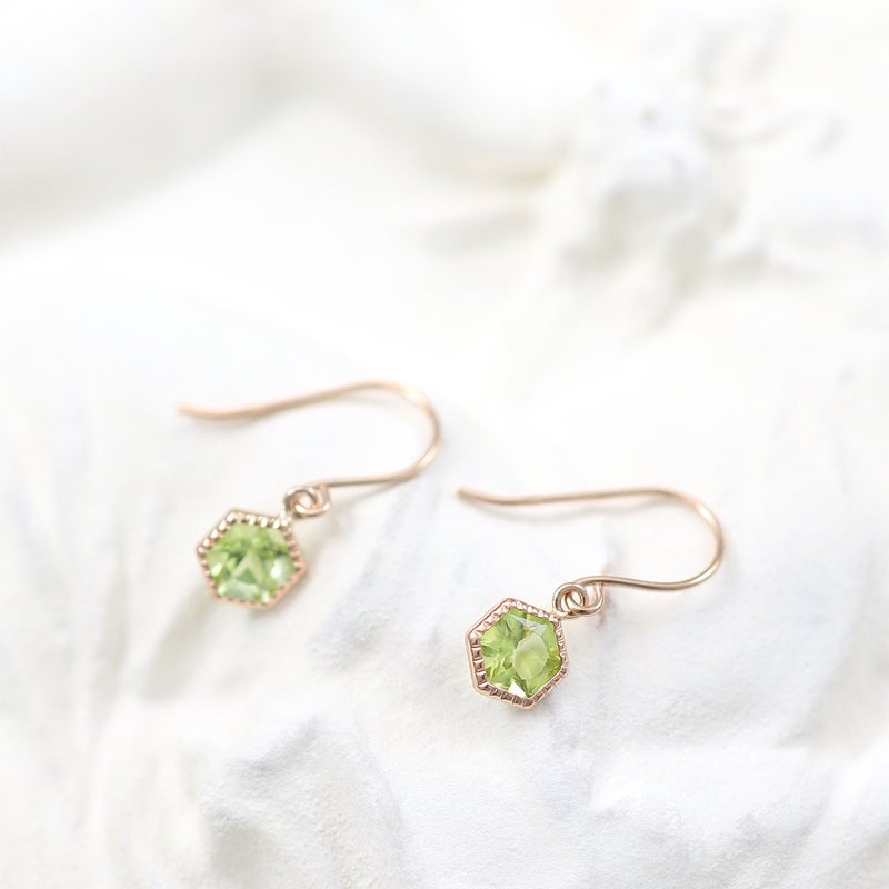 K10PG ペリドット 六角形フックピアス_02