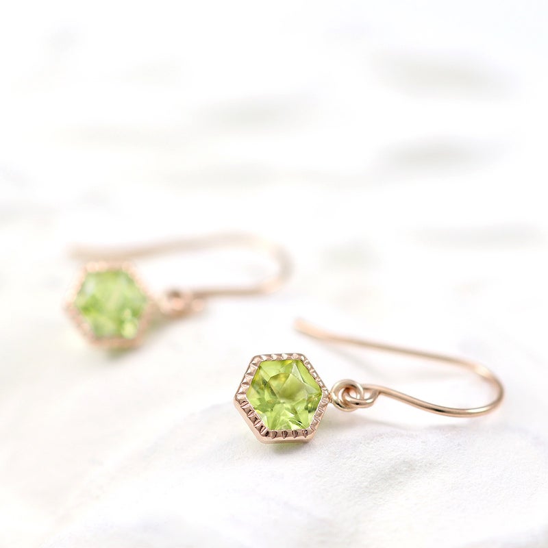 K10PG ペリドット 六角形フックピアス_04