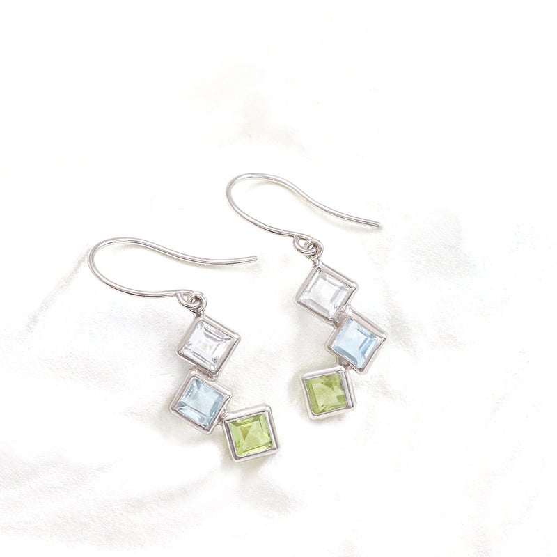 K10WG ホワイトトパーズ＆スカイブルートパーズ＆ペリドット フックピアス_02