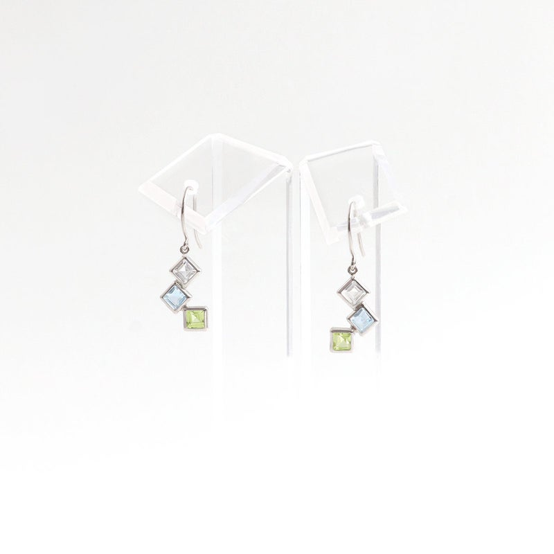 K10WG ホワイトトパーズ＆スカイブルートパーズ＆ペリドット フックピアス_09