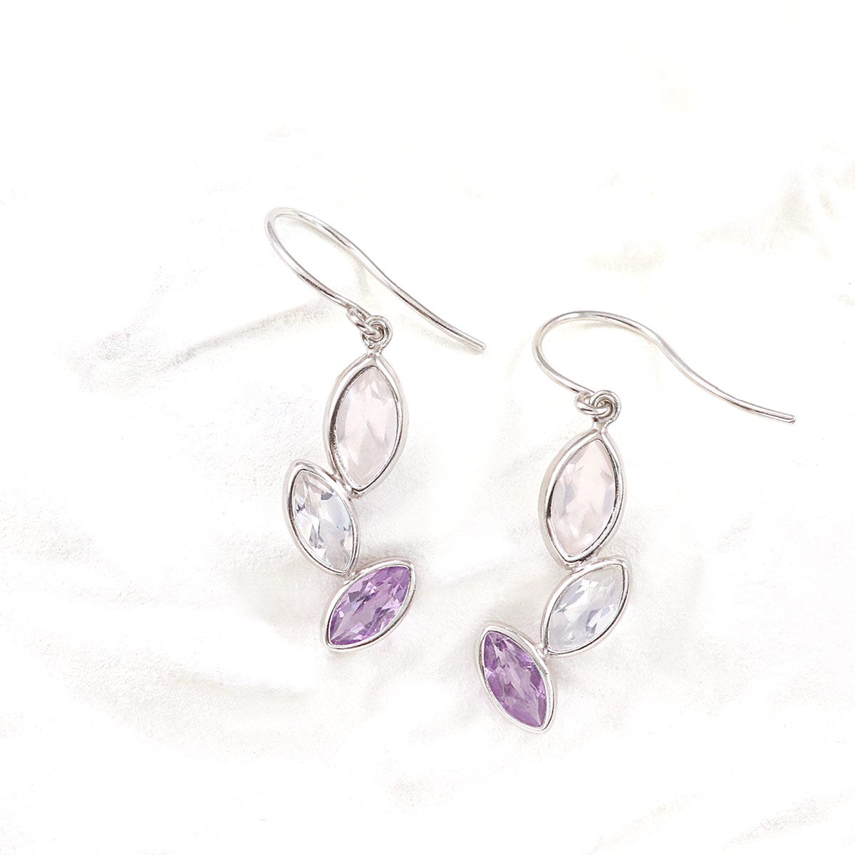 K10WG ローズクォーツ＆ブルームーンストーン＆ライトアメジスト フックピアス_02