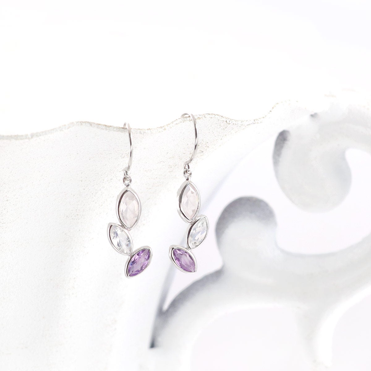 K10WG ローズクォーツ＆ブルームーンストーン＆ライトアメジスト フックピアス_03