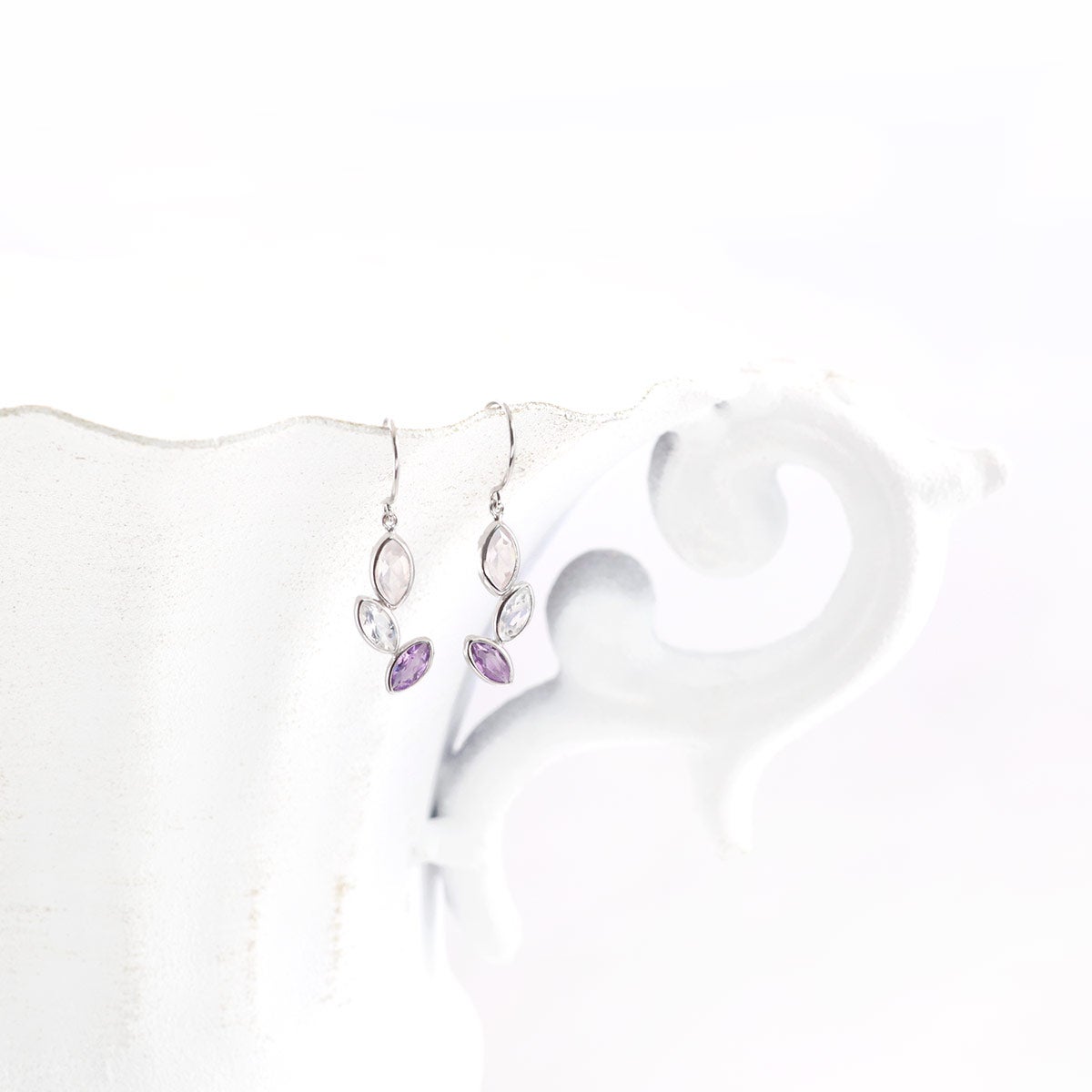 K10WG ローズクォーツ＆ブルームーンストーン＆ライトアメジスト フックピアス_09