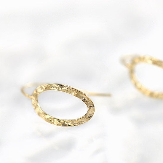 K10 オーバルモチーフ フックピアス_03