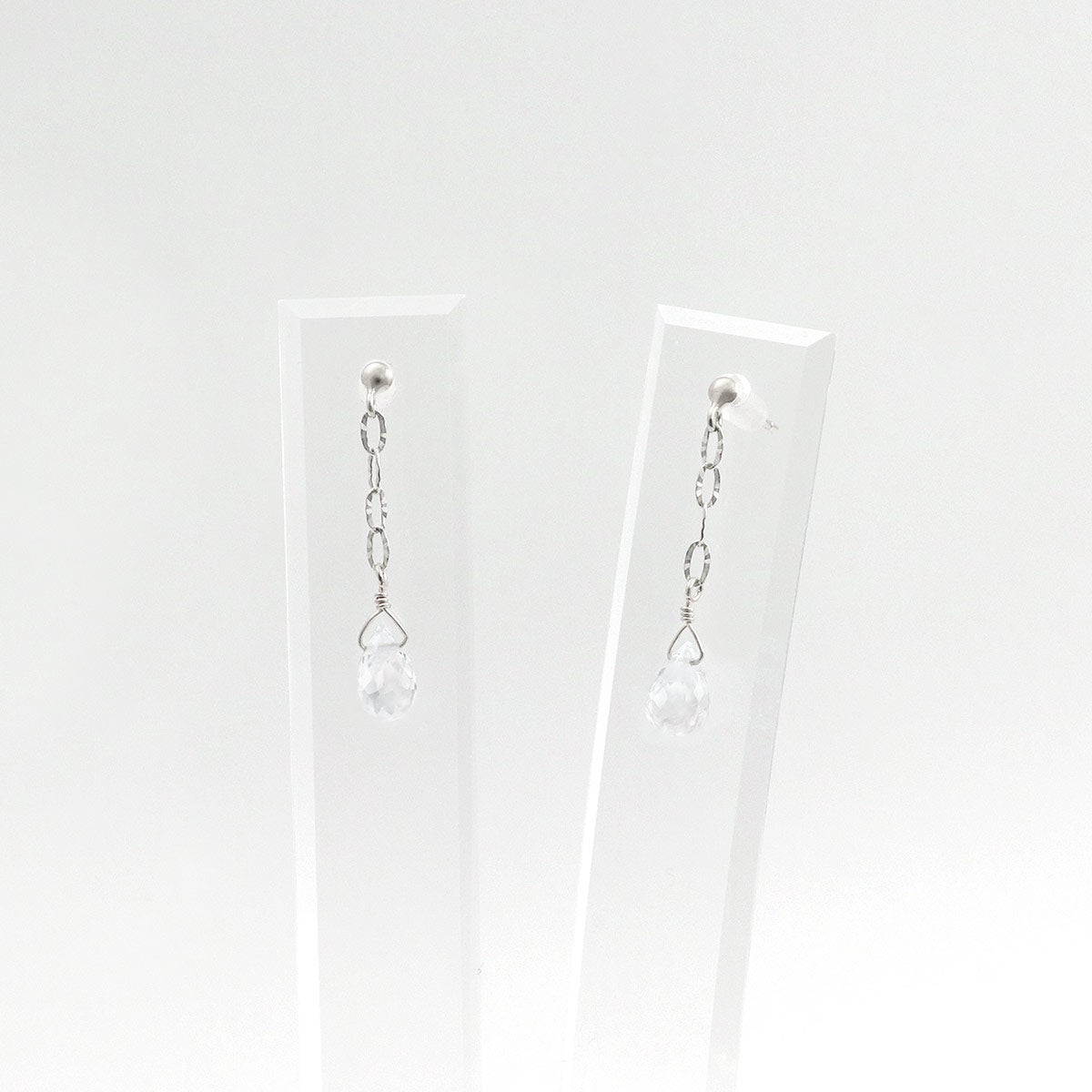 K10WG ホワイトトパーズ ティアドロップ ピアス 11月 誕生石_03