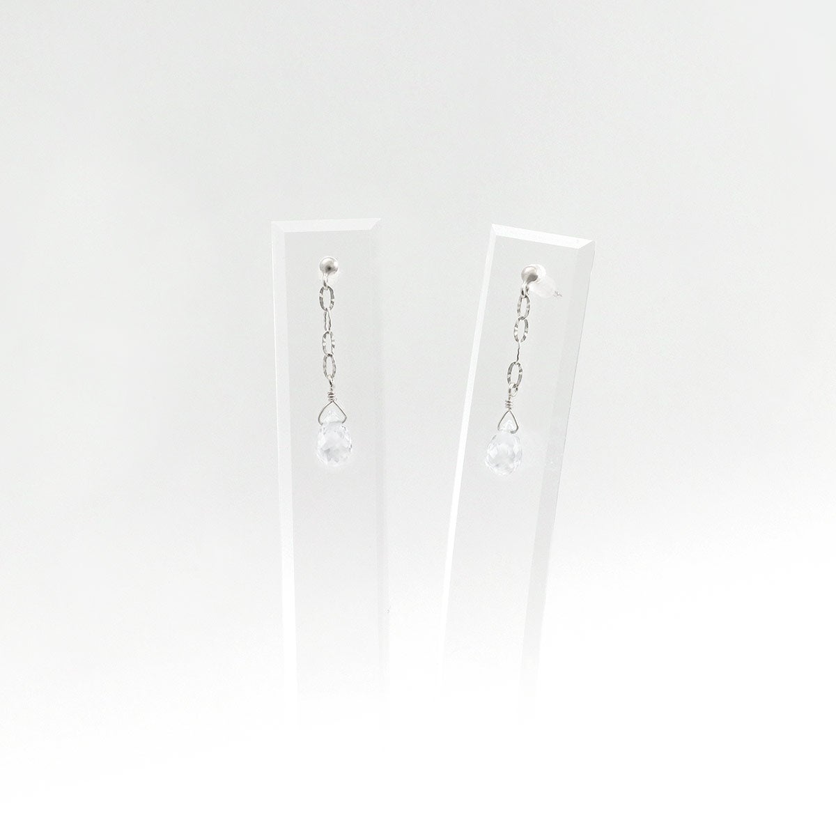 K10WG ホワイトトパーズ ティアドロップ ピアス 11月 誕生石_09