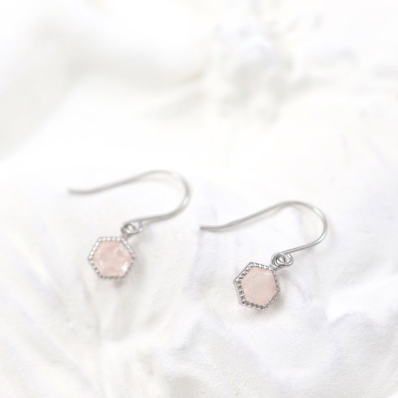 K10WG ローズクォーツ 六角形フックピアス_02