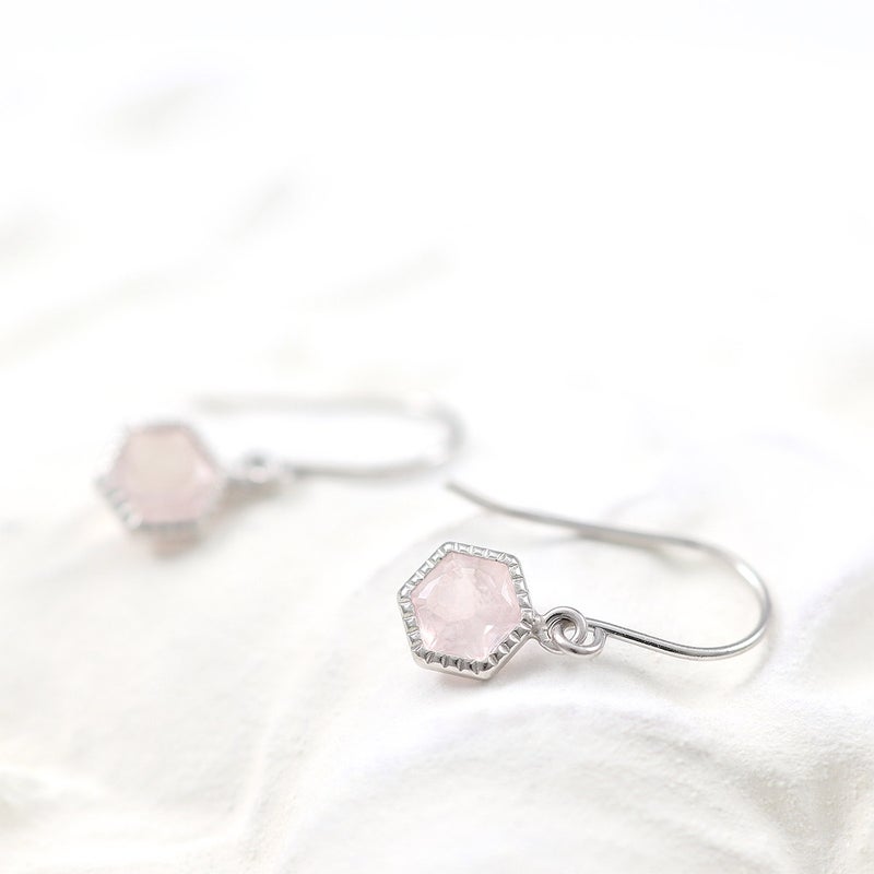 K10WG ローズクォーツ 六角形フックピアス_04