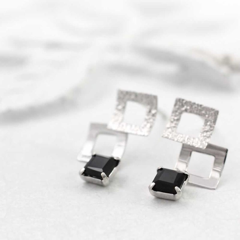 K14WG オニキス ピアス_03