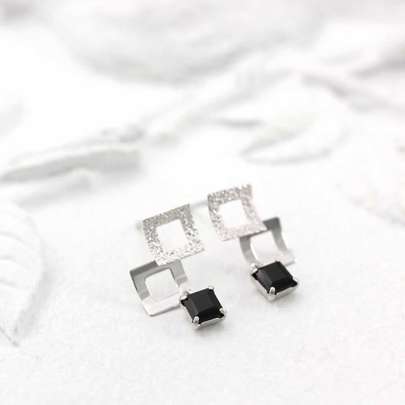 K14WG オニキス ピアス_04