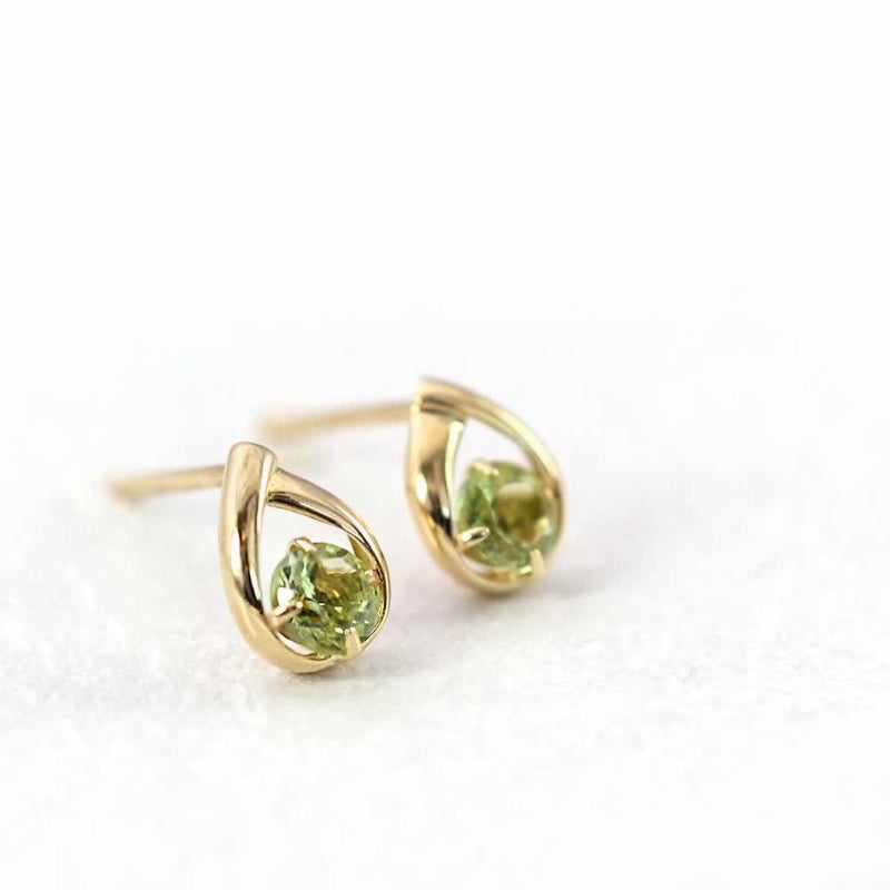 K18YG ペリドット ピアス_03