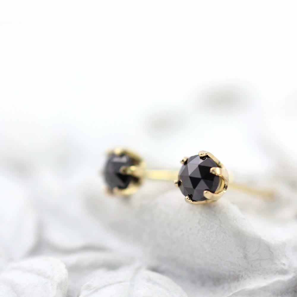 K18YG ブラックダイヤモンド ピアス