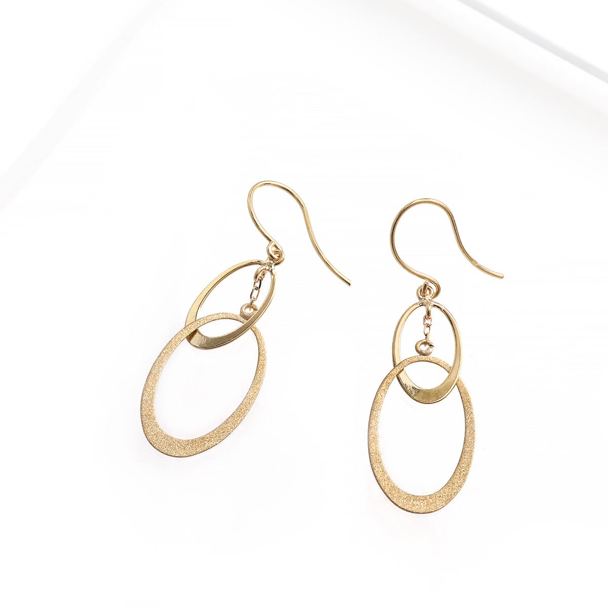 K18YG オーバルモチーフ フックピアス_02