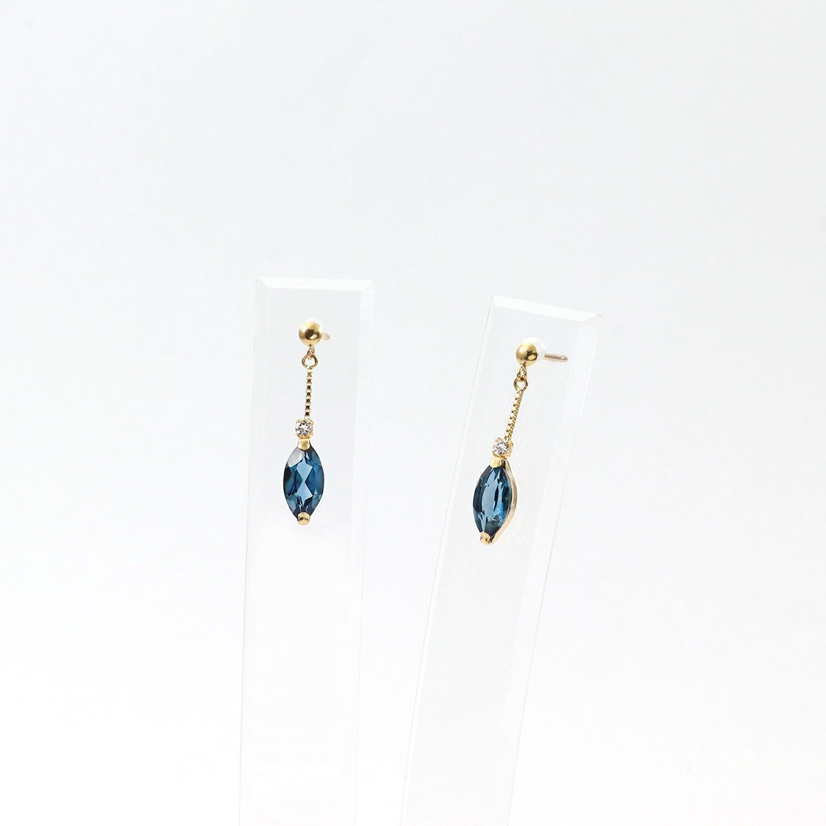 K18YG ホワイトトパーズ＆ロンドンブルートパーズ ピアス 11月誕生石_09