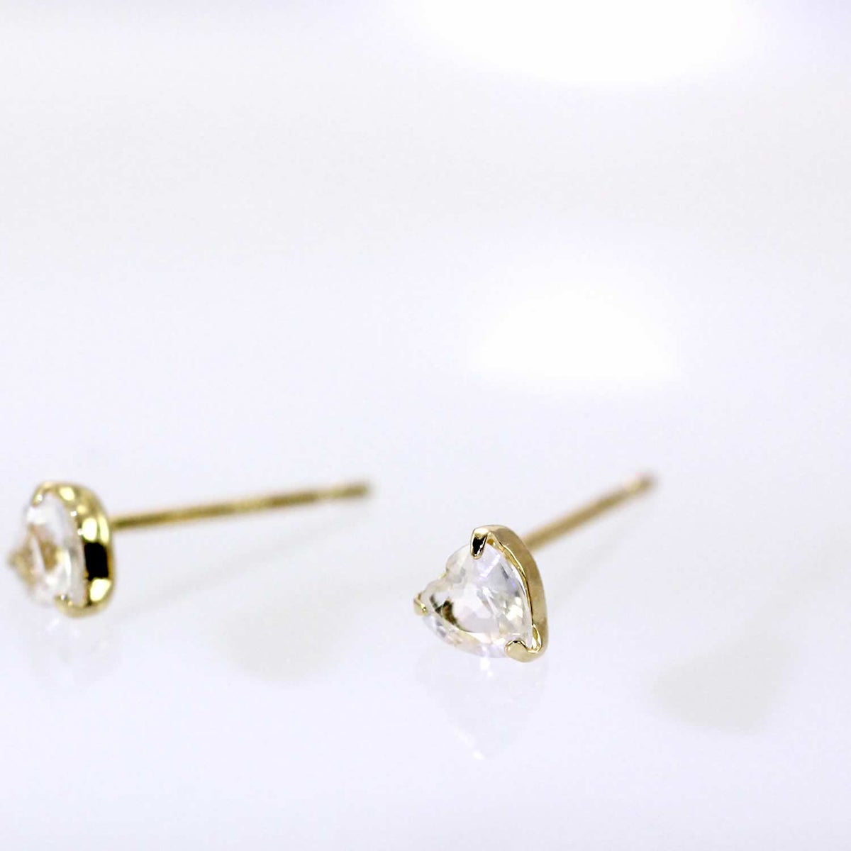 K18YG ホワイトサファイア ピアス 9月 誕生石_03