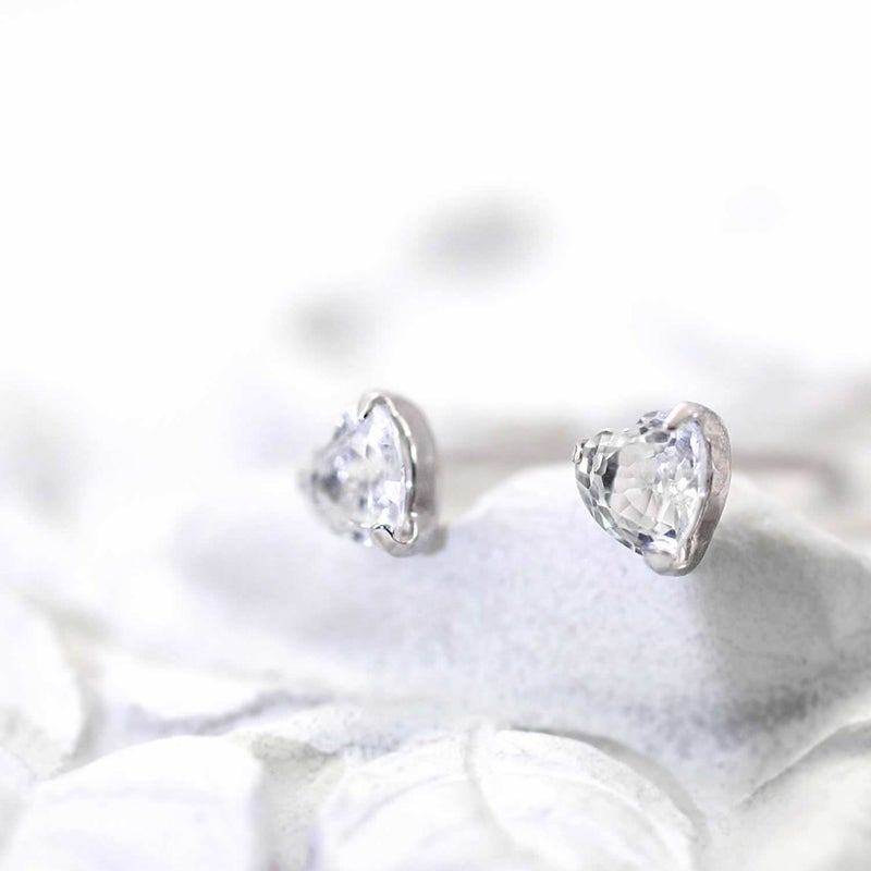 K18WG ホワイトサファイア ピアス 9月誕生石_02