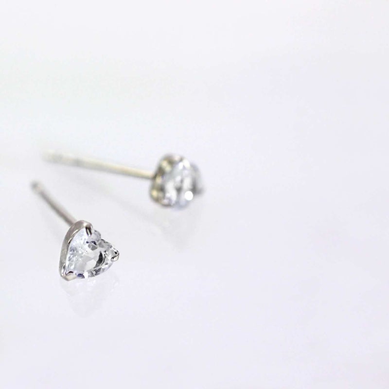 K18WG ホワイトサファイア ピアス 9月誕生石_03