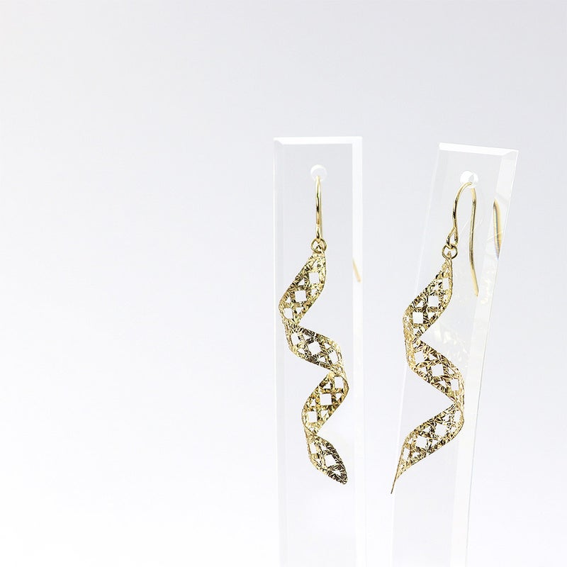 K18YG スパイラル フックピアス_02