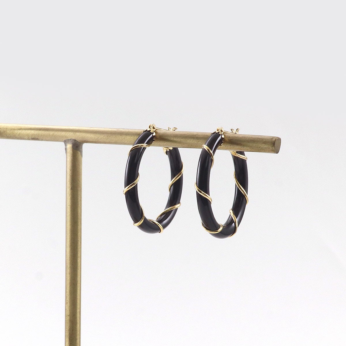 K18YG オニキス スパイラル フープピアス_03