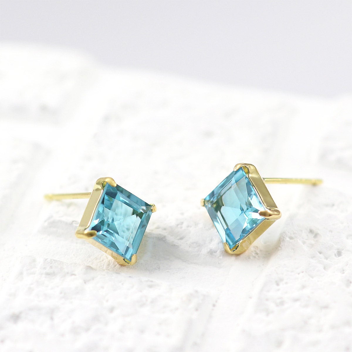 K18YG ブルートパーズ ひし形ピアス 11月の誕生石_02