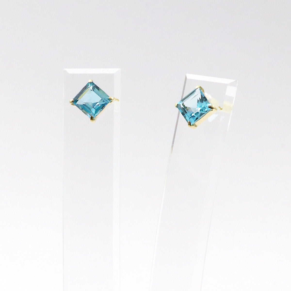 K18YG ブルートパーズ ひし形ピアス 11月の誕生石_09