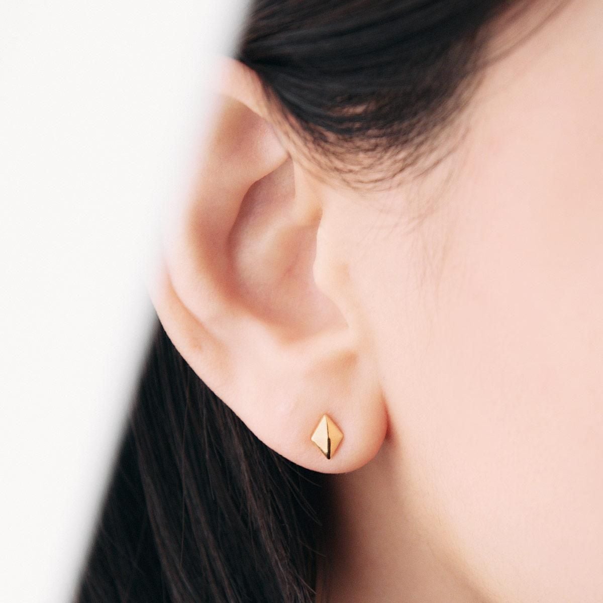 K18YG ひし形モチーフ ピアス_04