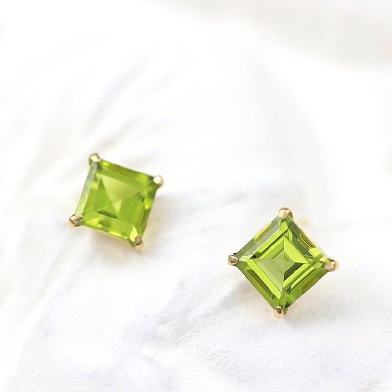 K18YG ペリドット ひし形ピアス_02