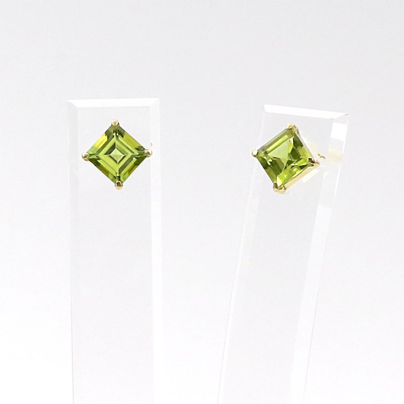 K18YG ペリドット ひし形ピアス_09