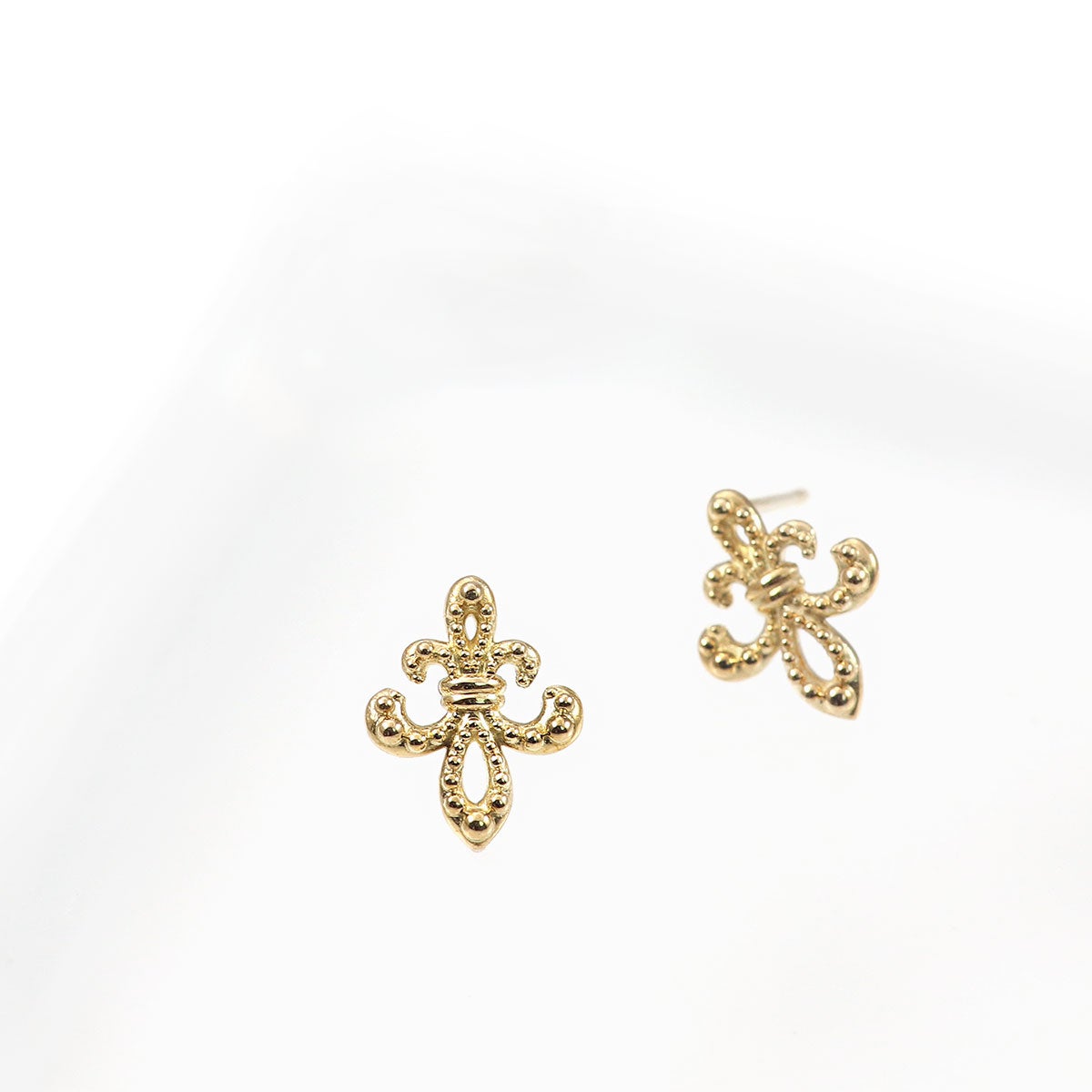 K18YG 百合の紋章 ピアス_02