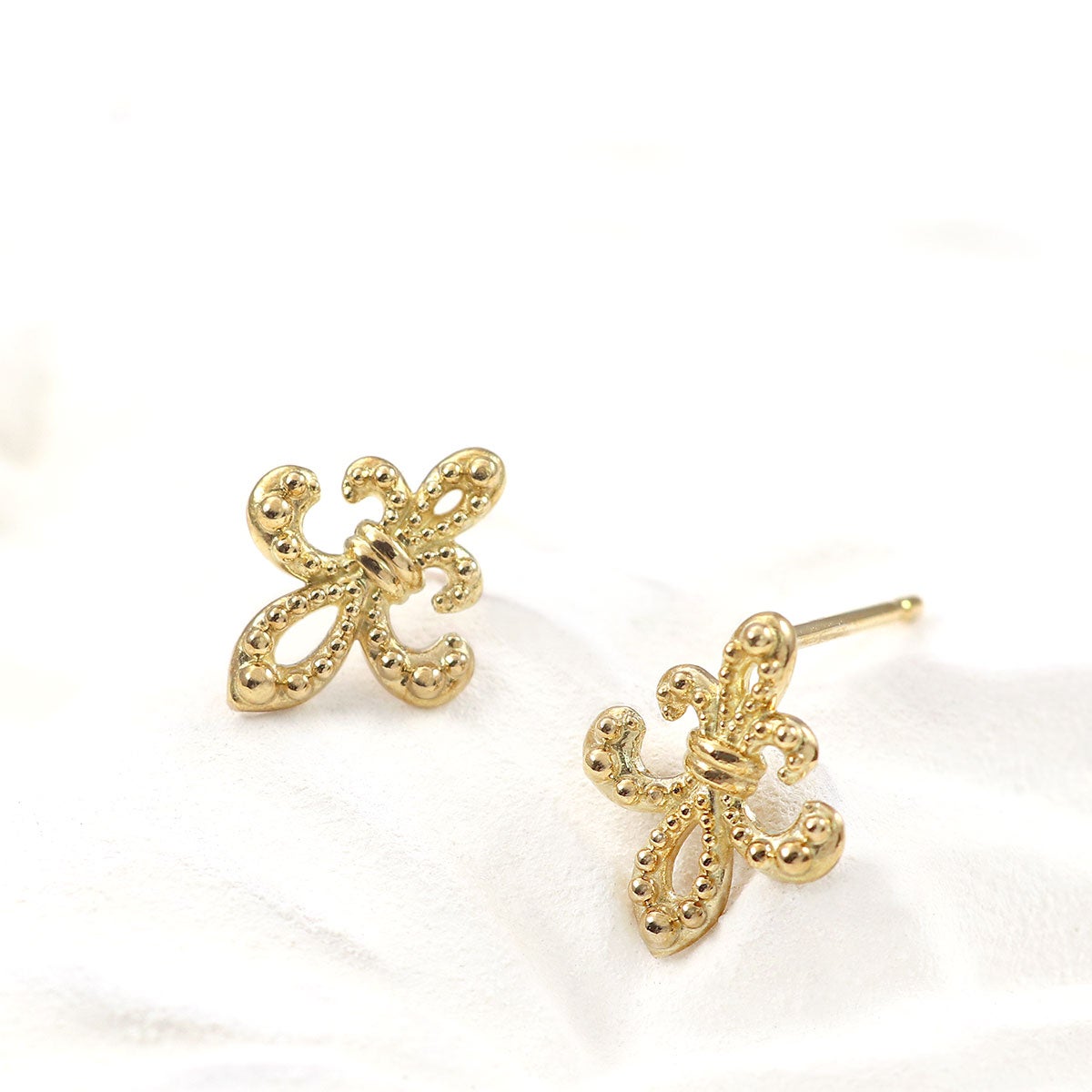 K18YG 百合の紋章 ピアス_03